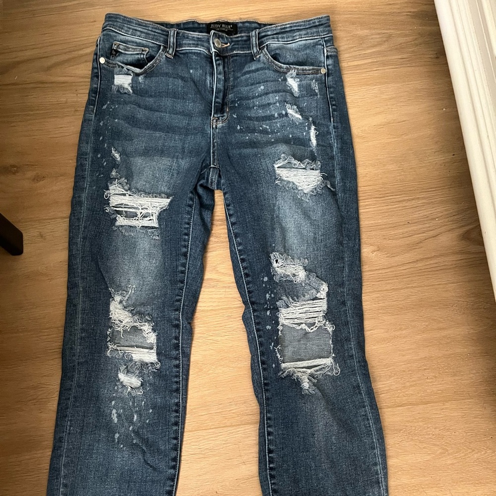 Judy Blue Distressed Medium Blue Boyfriend Fit Jeans 11/30